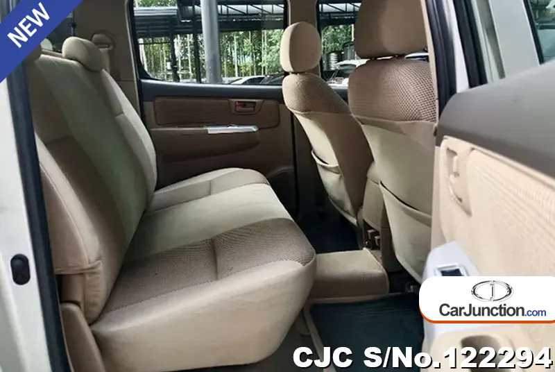 Toyota Hilux in Gray for Sale Image 10
