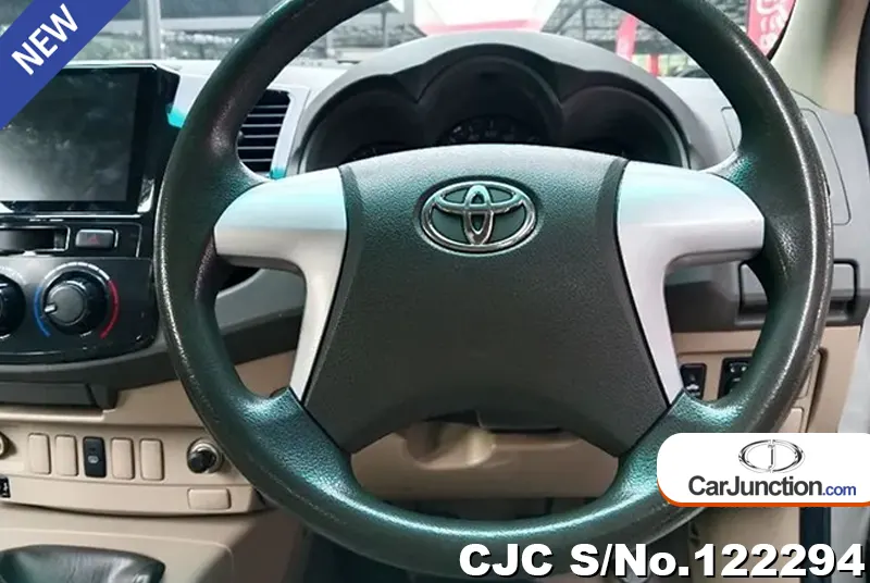 Toyota Hilux in Gray for Sale Image 12