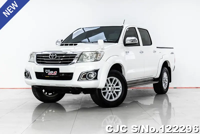 Toyota Hilux in White for Sale Image 0