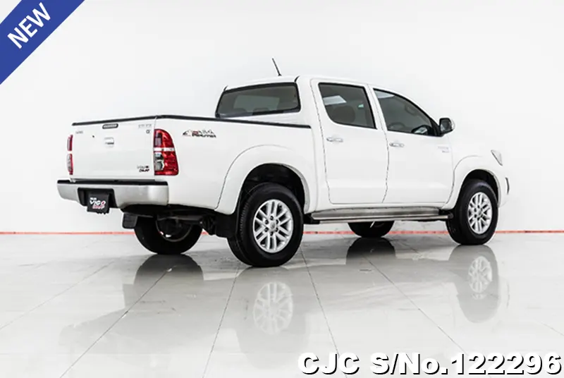 Toyota Hilux in White for Sale Image 1