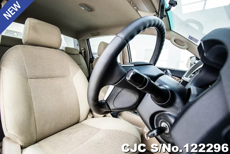 Toyota Hilux in White for Sale Image 7