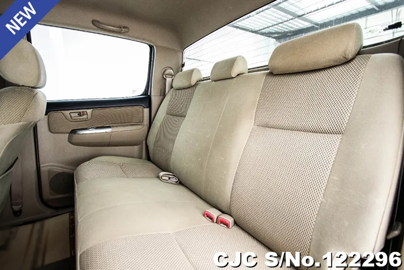 Toyota Hilux in White for Sale Image 10