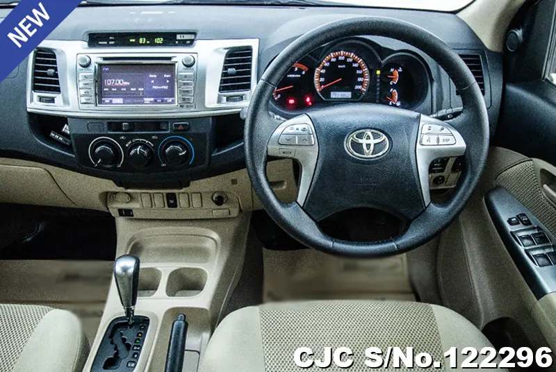 Toyota Hilux in White for Sale Image 11