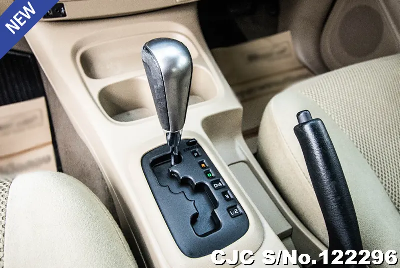 Toyota Hilux in White for Sale Image 12