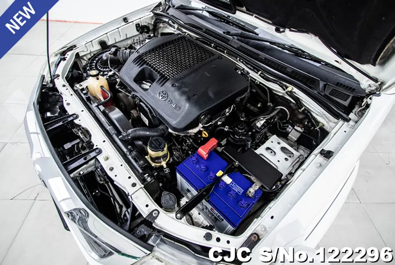 Toyota Hilux in White for Sale Image 13