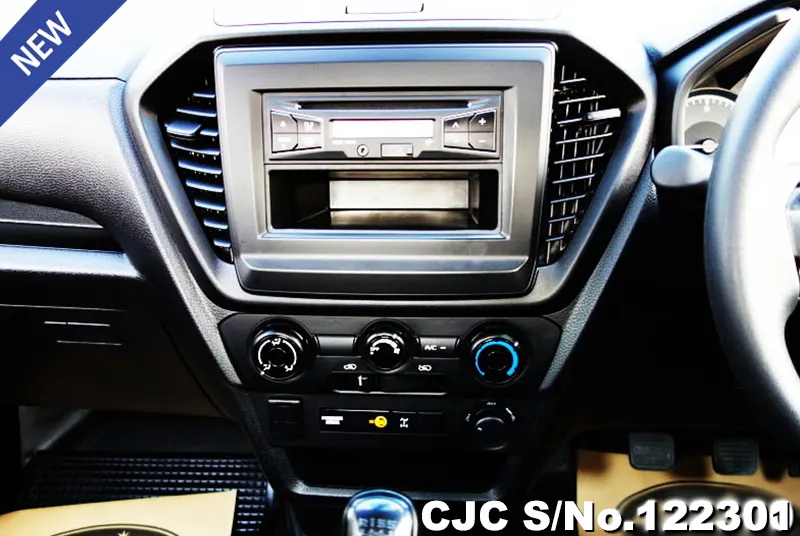 Isuzu D-Max in White for Sale Image 11