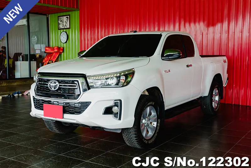 Toyota Hilux in White for Sale Image 0