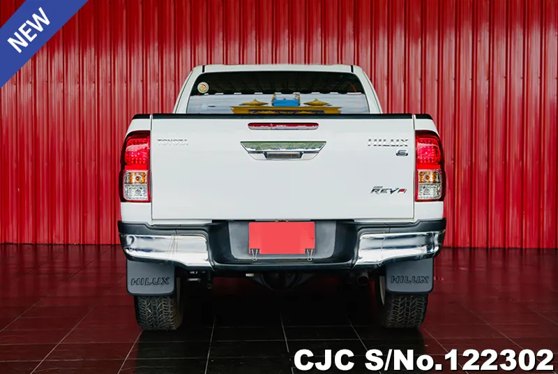 Toyota Hilux in White for Sale Image 2