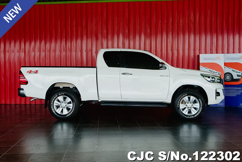 Toyota Hilux in White for Sale Image 3