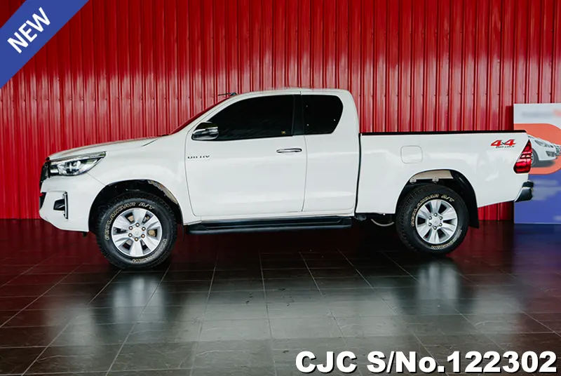 Toyota Hilux in White for Sale Image 4