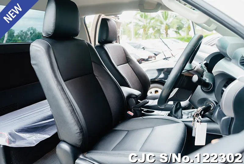 Toyota Hilux in White for Sale Image 5