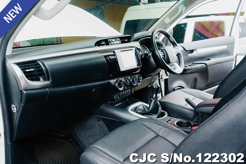 Toyota Hilux in White for Sale Image 6
