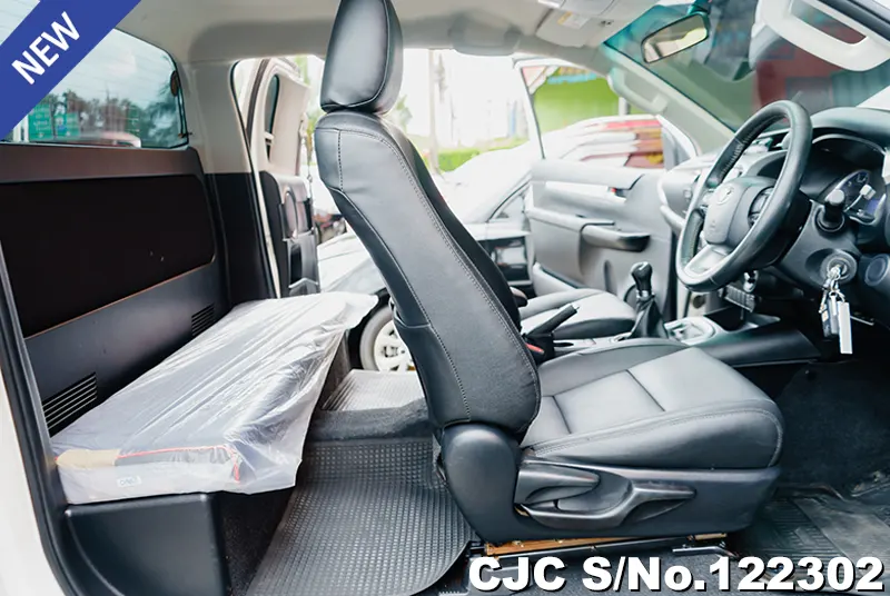 Toyota Hilux in White for Sale Image 7