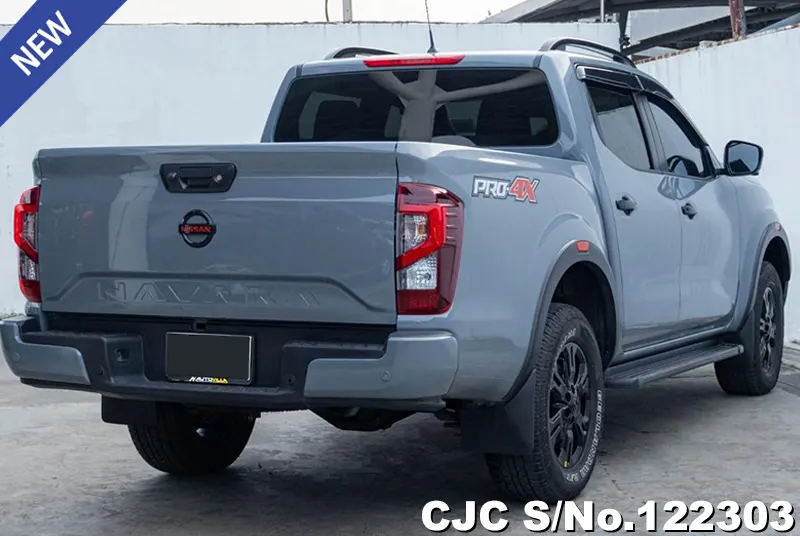 Nissan Navara in Gray for Sale Image 2