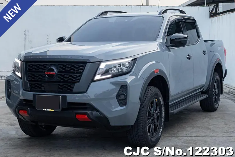 Nissan Navara in Gray for Sale Image 3