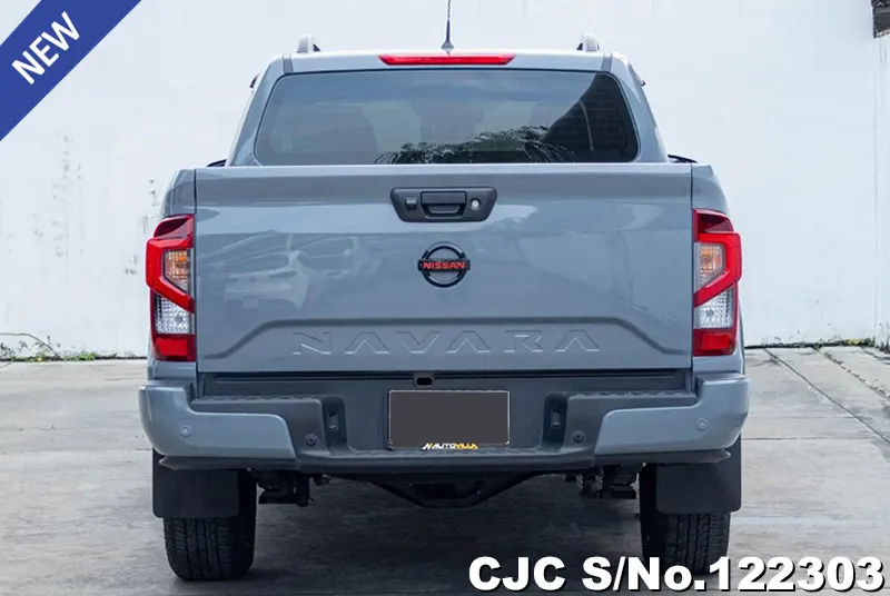 Nissan Navara in Gray for Sale Image 5