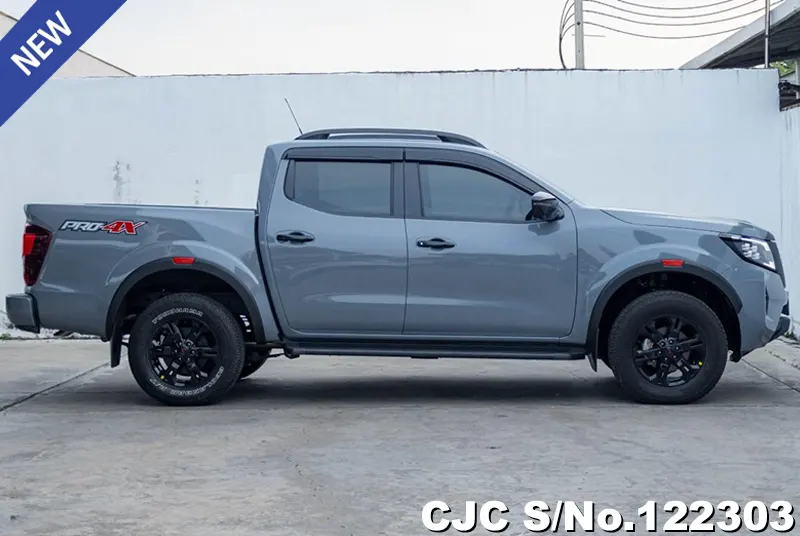 Nissan Navara in Gray for Sale Image 6