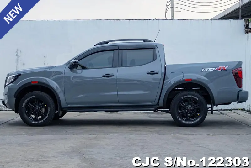 Nissan Navara in Gray for Sale Image 7