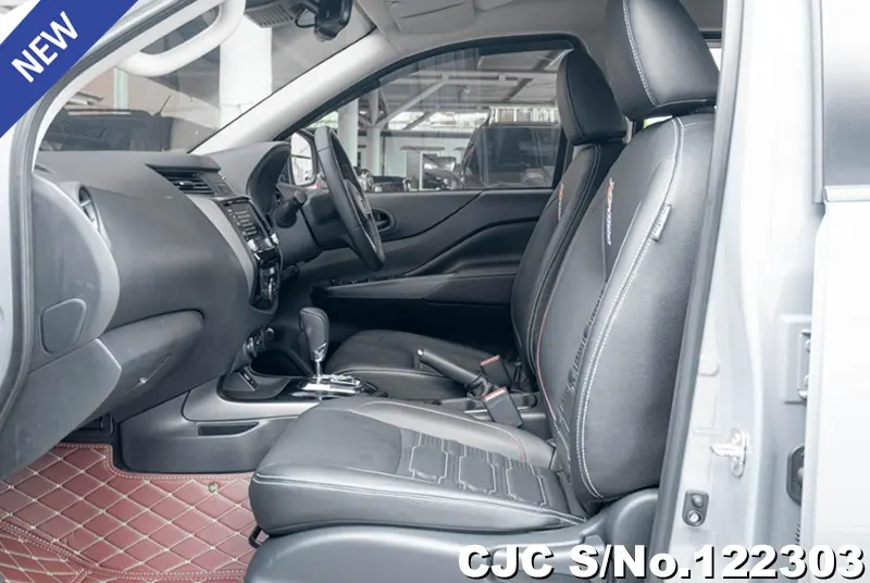 Nissan Navara in Gray for Sale Image 10