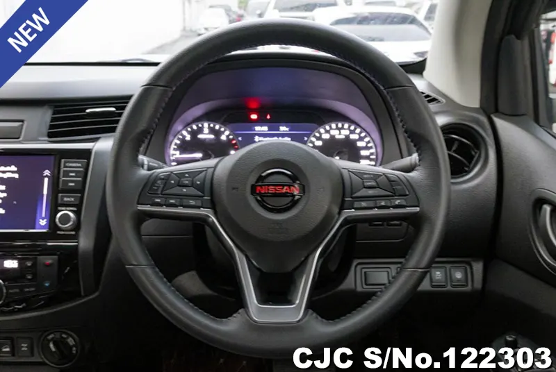 Nissan Navara in Gray for Sale Image 13