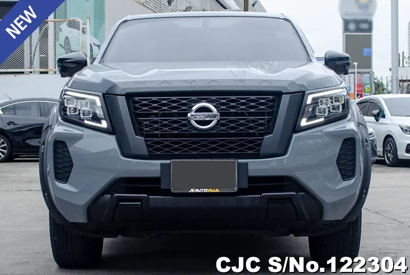 Nissan Navara in Gray for Sale Image 4