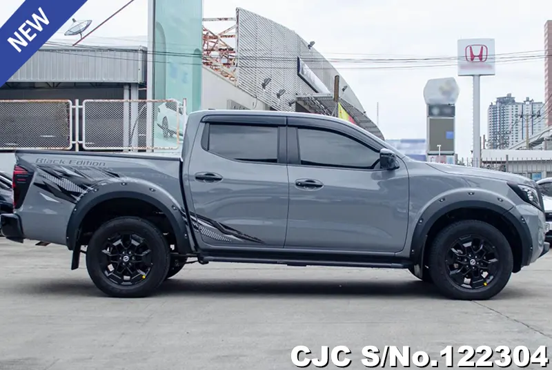 Nissan Navara in Gray for Sale Image 6