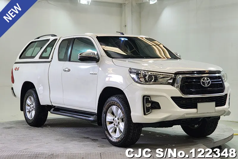 Toyota Hilux in White for Sale Image 0