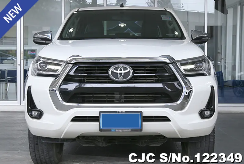 Toyota Hilux in White for Sale Image 2