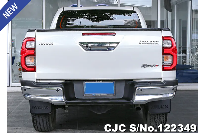 Toyota Hilux in White for Sale Image 3