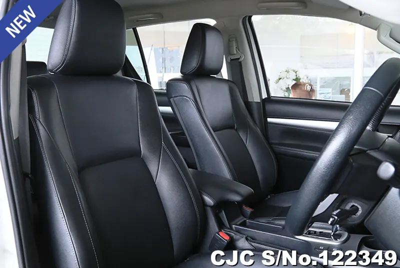 Toyota Hilux in White for Sale Image 5