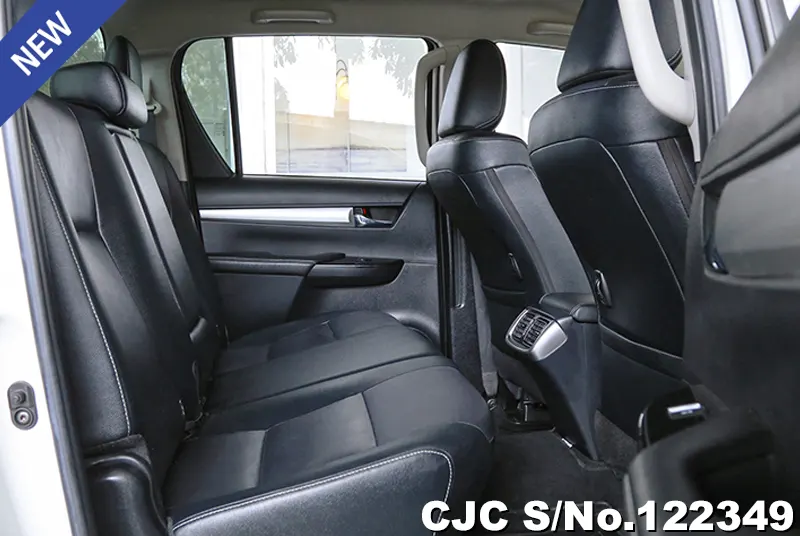 Toyota Hilux in White for Sale Image 8