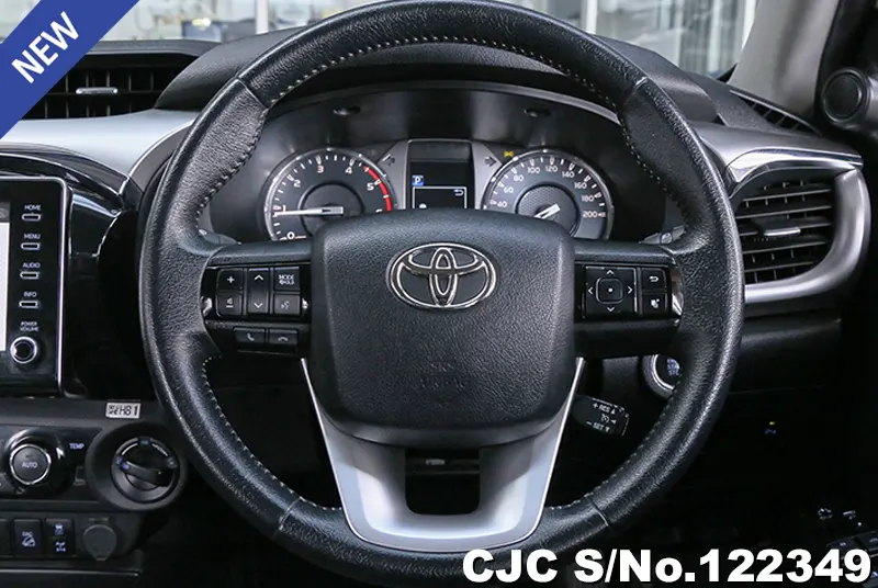 Toyota Hilux in White for Sale Image 9