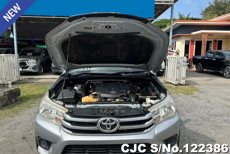 Toyota Hilux in Silver for Sale Image 8