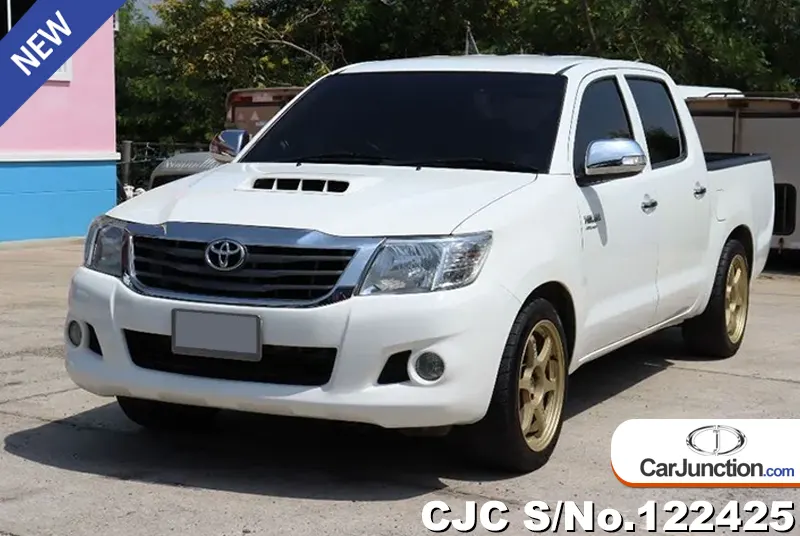 Toyota Hilux in White for Sale Image 3