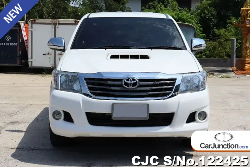 Toyota Hilux in White for Sale Image 4