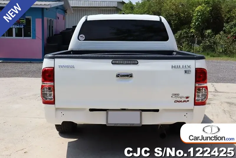 Toyota Hilux in White for Sale Image 5