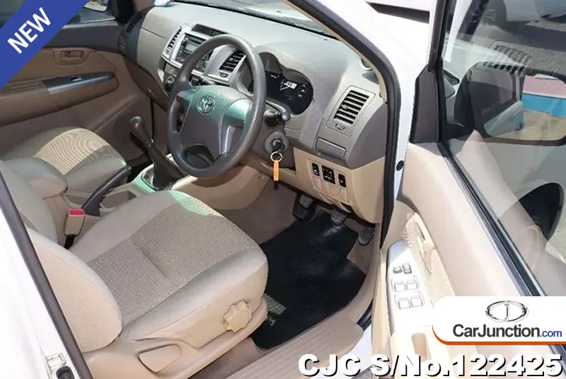 Toyota Hilux in White for Sale Image 7