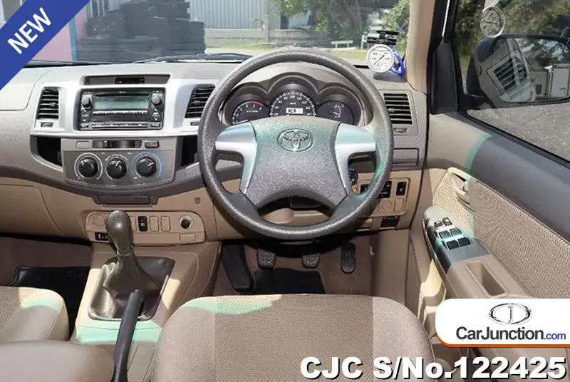 Toyota Hilux in White for Sale Image 10