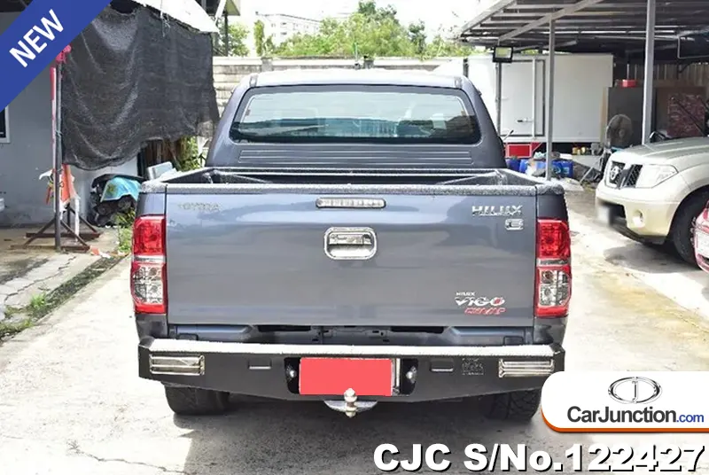 Toyota Hilux in Gray for Sale Image 4
