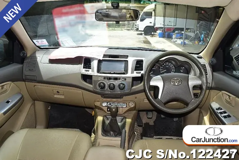 Toyota Hilux in Gray for Sale Image 5
