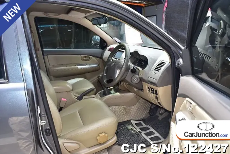 Toyota Hilux in Gray for Sale Image 6