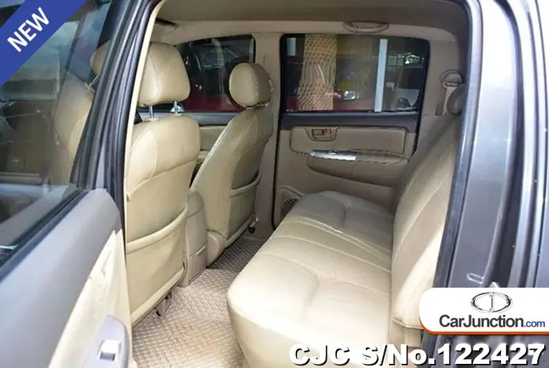 Toyota Hilux in Gray for Sale Image 8