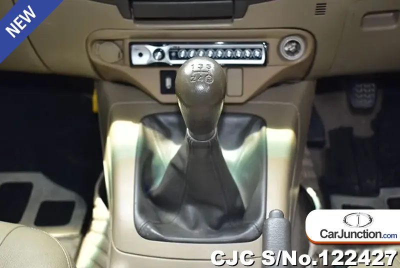 Toyota Hilux in Gray for Sale Image 11