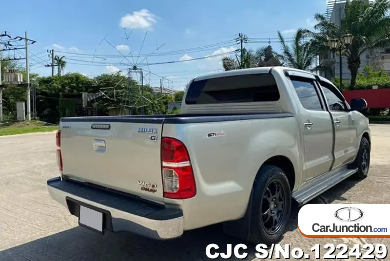Toyota Hilux in Gray for Sale Image 2
