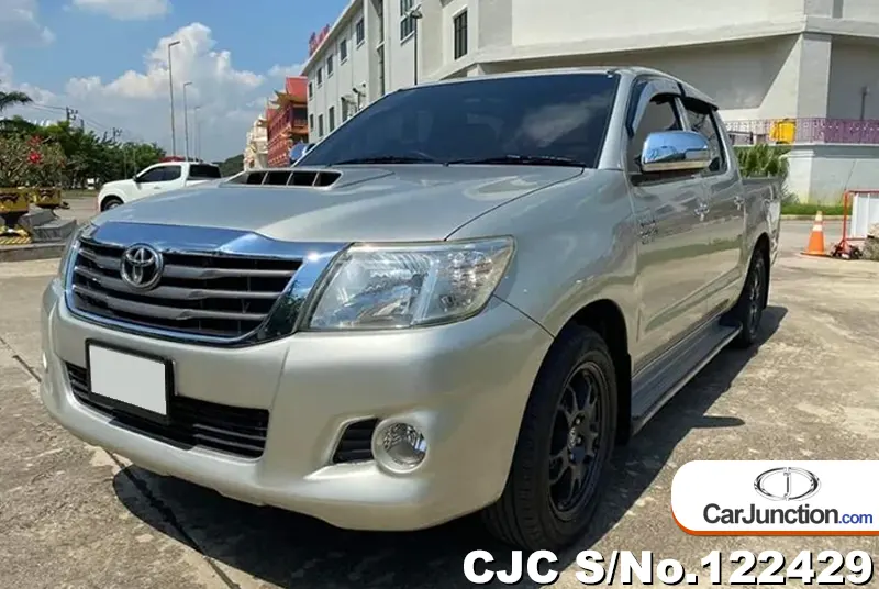 Toyota Hilux in Gray for Sale Image 3