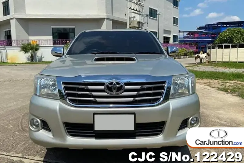 Toyota Hilux in Gray for Sale Image 4