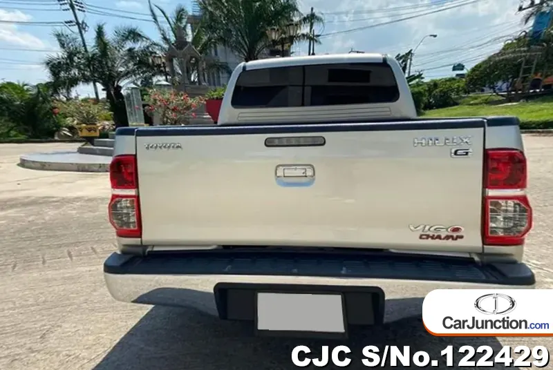 Toyota Hilux in Gray for Sale Image 5