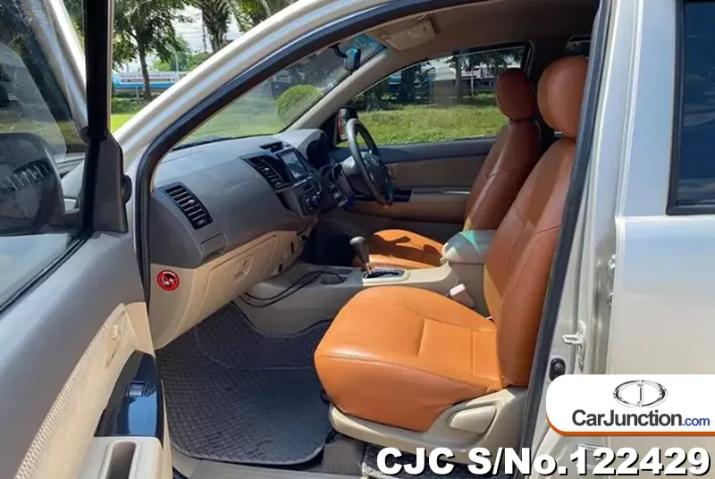 Toyota Hilux in Gray for Sale Image 10