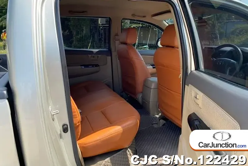 Toyota Hilux in Gray for Sale Image 11