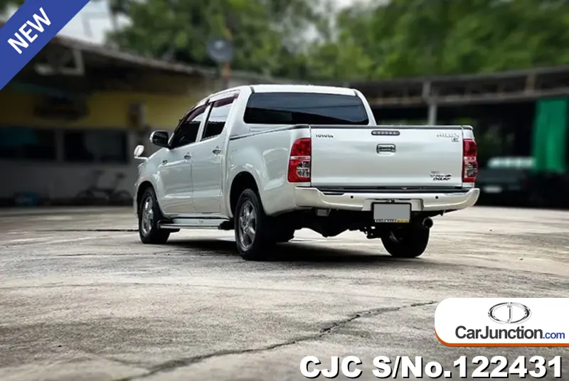 Toyota Hilux in Silver for Sale Image 1